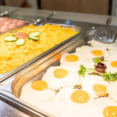 Trakia Plaza & فندق 4*